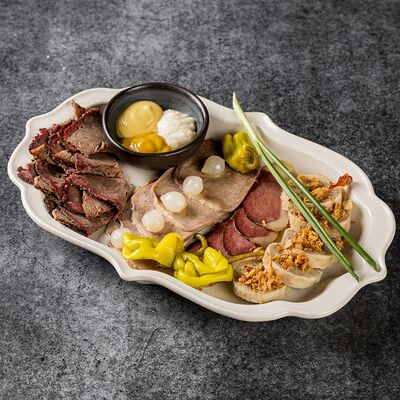 Ассорти из мясных деликатесов в Загород по цене 1990 ₽