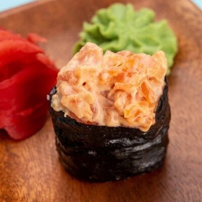 Спайси суши с лососем в Ями Тим по цене 400 ₽