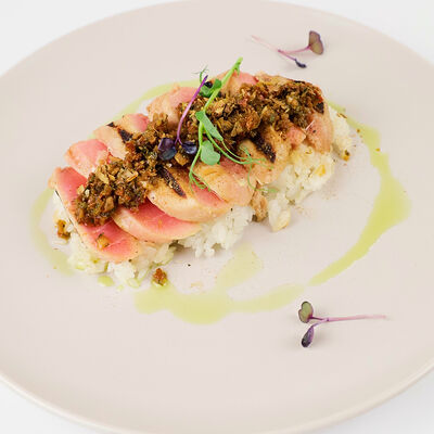 Стейк из тунца в Нью-Йорк пицца и гриль по цене 870 ₽