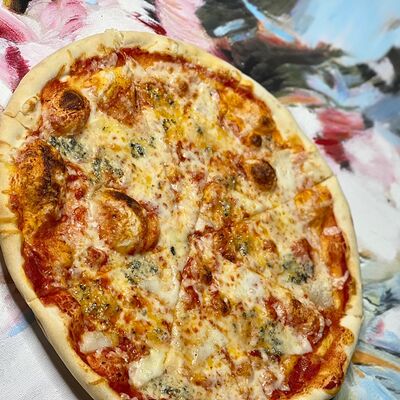 Пицца Четыре сыра в Wine room gallery по цене 580 ₽