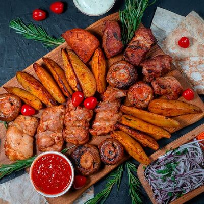 Нас двое в Много Мяса по цене 2050 ₽