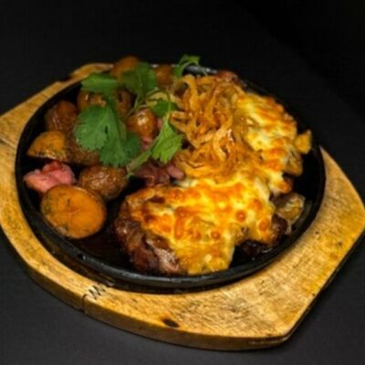 Свинина по-деревенски с молодым картофелемв Чентуриппе по цене 955 ₽