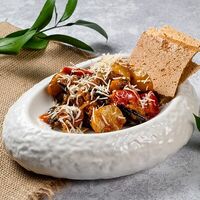 Горячий аджапсанадали с кукурузными чипсами в Ресторан Батони
