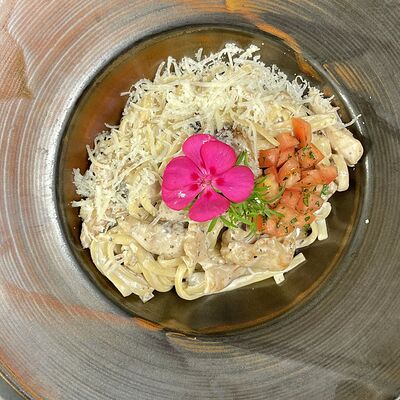 Паста Карбонарав Kirova street по цене 260 ₽