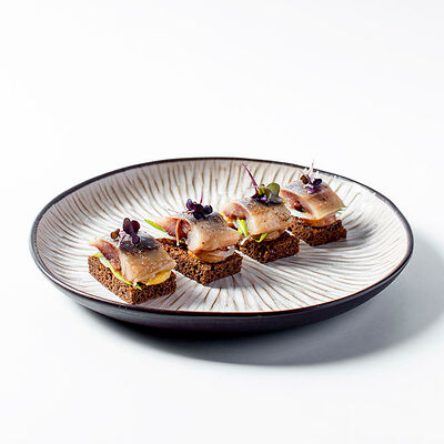 Брускетта с сельдью и молодым картофелем в Чайхона №1 Васильчуки по цене 350 ₽