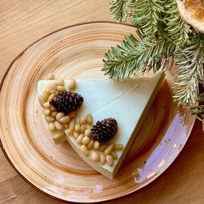 Еловый чизкейк в Чизкеечная по цене 290 ₽