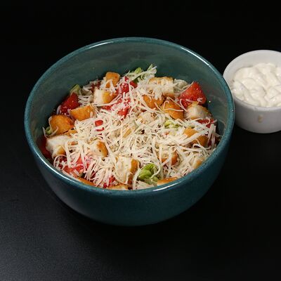 Салат Цезарь в Ауфф по цене 564 ₽