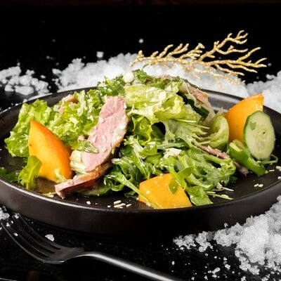 Салат с уткой в Mesto Sushi & Grill по цене 320