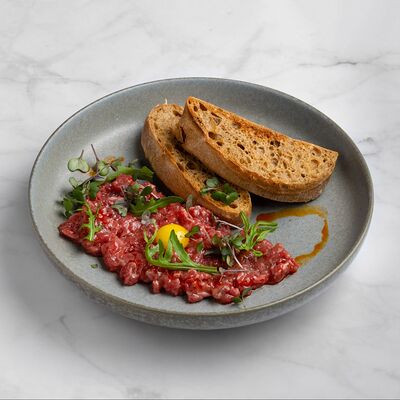 Тартар из говядиныв Семейное бистро Монти по цене 970 ₽