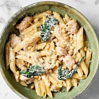 Паста Альфредо с дорблю и свежим шпинатом в Mikemolly по цене 685 ₽