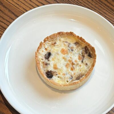 Киш с курицей и грибами в Немузей по цене 299 ₽