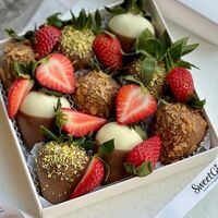 Клубника в шоколаде Калейдоскоп в SweetGift клубника в шоколаде
