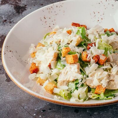 Цезарь с курицей в Torro Grill по цене 600 ₽