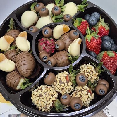 Клубника в шоколаде Микс в Strawberry Мастерская клубники в шоколаде по цене 6400 ₽