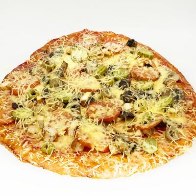 Пицца на тонком тесте с курицей и грибами в Ничего лишнего по цене 525 ₽