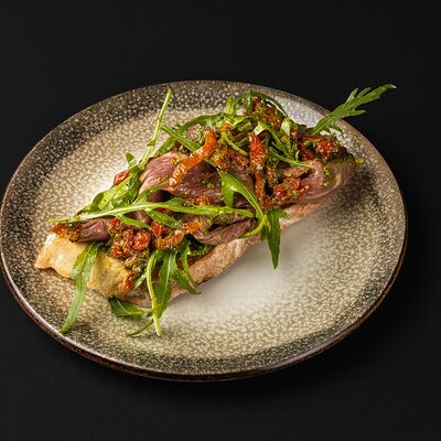 Брускетта с ростбифом в Мираж по цене 640 ₽