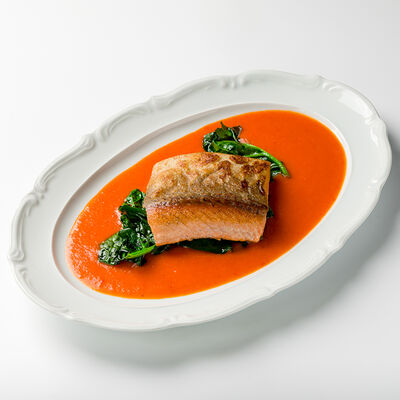 Форель c соусом ромеско и мятым шпинатом в Шале Берёзка по цене 1650 ₽