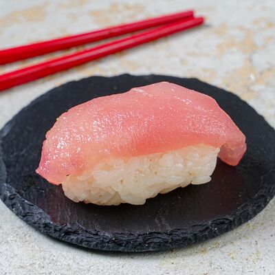 Суши с тунцом в X-Delivery по цене 275 ₽