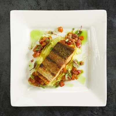 Стейк из форели с картофельным пюре в Остерия Il Massimo по цене 1290 ₽