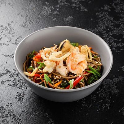 Соба с морепродуктами в Суши Профи по цене 689 ₽