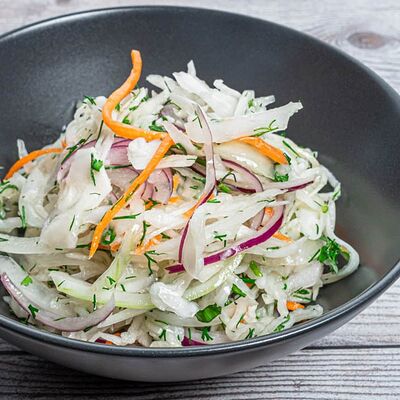 Капуста квашеная с лучком и зеленью в Yunga Tim Fish & Grill по цене 740 ₽