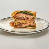 Стейк-бургер в тортилье с лососем в Gazon cafe