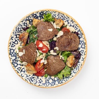 Теплый салат с телятиной в MAHALLA по цене 3300 ₸