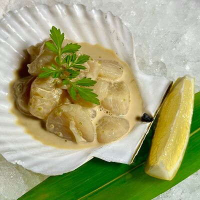 Мурманский гребешок с имбирно-медовой заправкой в Море на Патриках по цене 730