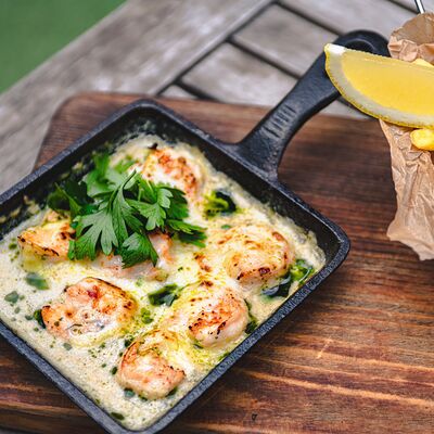 Креветки под соусом чкмерули в Эка по цене 950 ₽