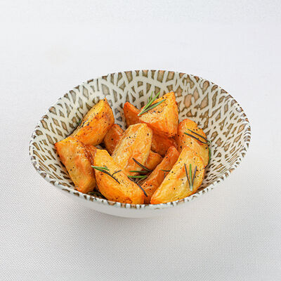 Запеченный молодой картофель с розмарином и чесноком в La Scala Trattoria Ignazio по цене 10 р.