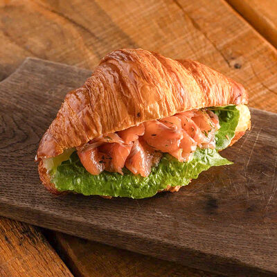Круассан с лососем и сливочным сыром в Горыныч по цене 940 ₽