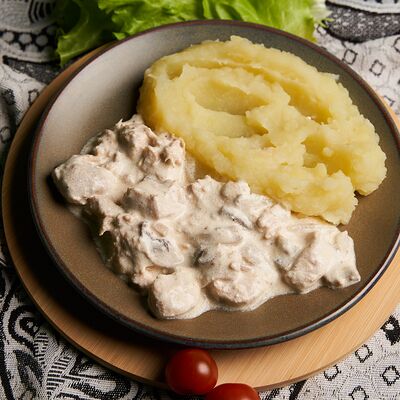 Жюльен с пюре в Кафе халяль по цене 400 ₽