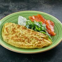 Омлет с копченым лососем и сырным кремом в Хочу харчо