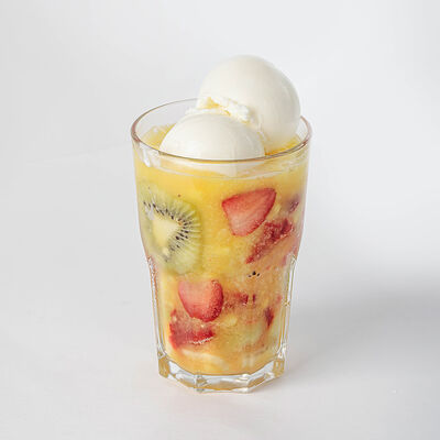 Фруктово-манговый коктейль с мороженым в Coffee BOOM по цене 2000 ₸