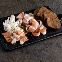 Четыре вида сала с вырезкой из бородинского хлеба в Puberty