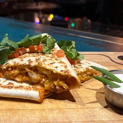 Кесадийя с креветками в La Catrina по цене 780 ₽