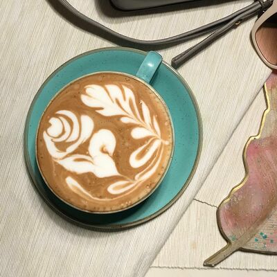 Хот крим капучино в БаристаМосква по цене 250 ₽