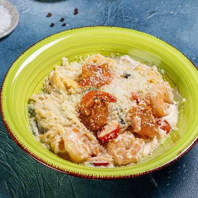 Спагетти с креветками и шпинатом в Фиеста по цене 780 ₽