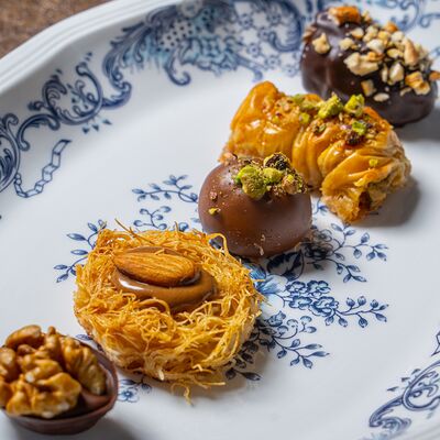 Восточные сладости в Шари Вари Чайхана по цене 735 ₽