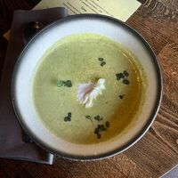 Крем-суп из спаржи с яйцом пашот в More More