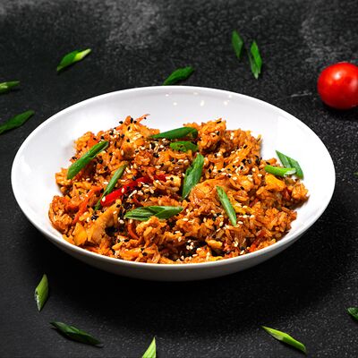 Рис жареный с курицей в PIZZAZAVR по цене 450 ₽