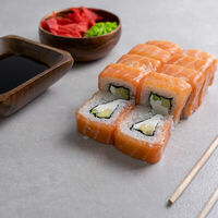 Ролл Филадельфия с авокадо в Инь-Янь