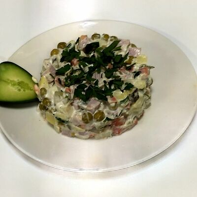 Салат Оливье в Шашлык шаурма по цене 250 ₽