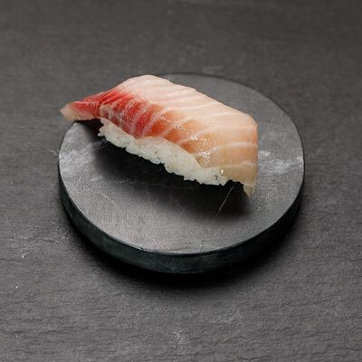 Суши с окунем в Yuzawa Sushi по цене 160 ₽