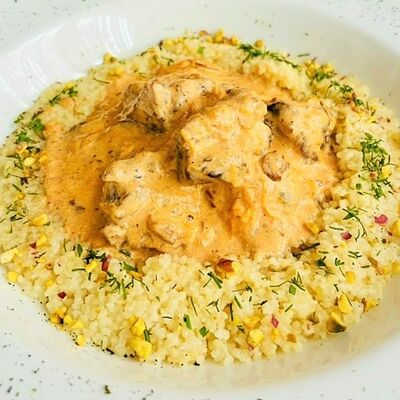 Баранина в сливочно-тыквенном соусе с кускусом и фисташками в Троицкий по цене 1625 ₽