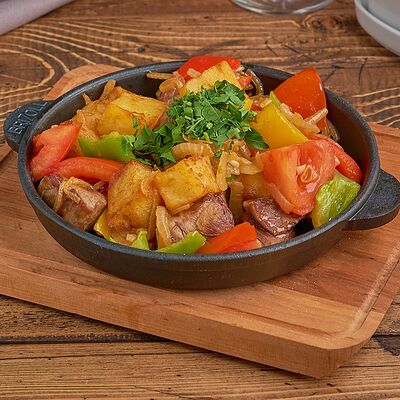 Курица по-домашнему в Офицерское по цене 520 ₽