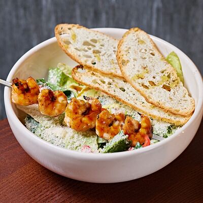 Цезарь с креветками в Chester по цене 700 ₽