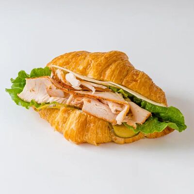 Круассан с индейкой в Волконский по цене 690 ₽