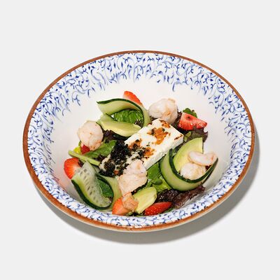 Салат с жареными креветками и сыром халуми в Эхо по цене 980 ₽