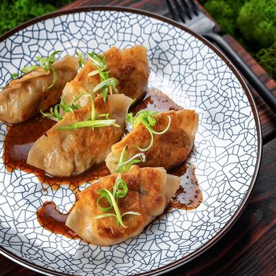 Гедза с креветкой и свининой в Эбби Noodles & Sushi Bar по цене 320